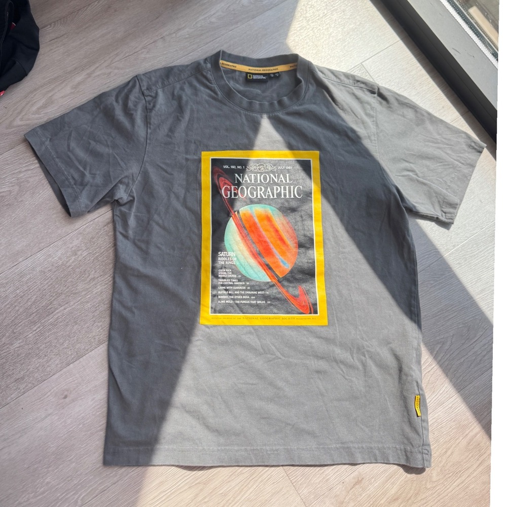 National Geographic Mens Gray Saturn July 1981 Magazine Cover Graphic T-Shirt M